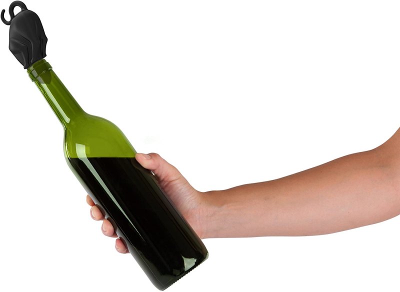 Бутылка в руке