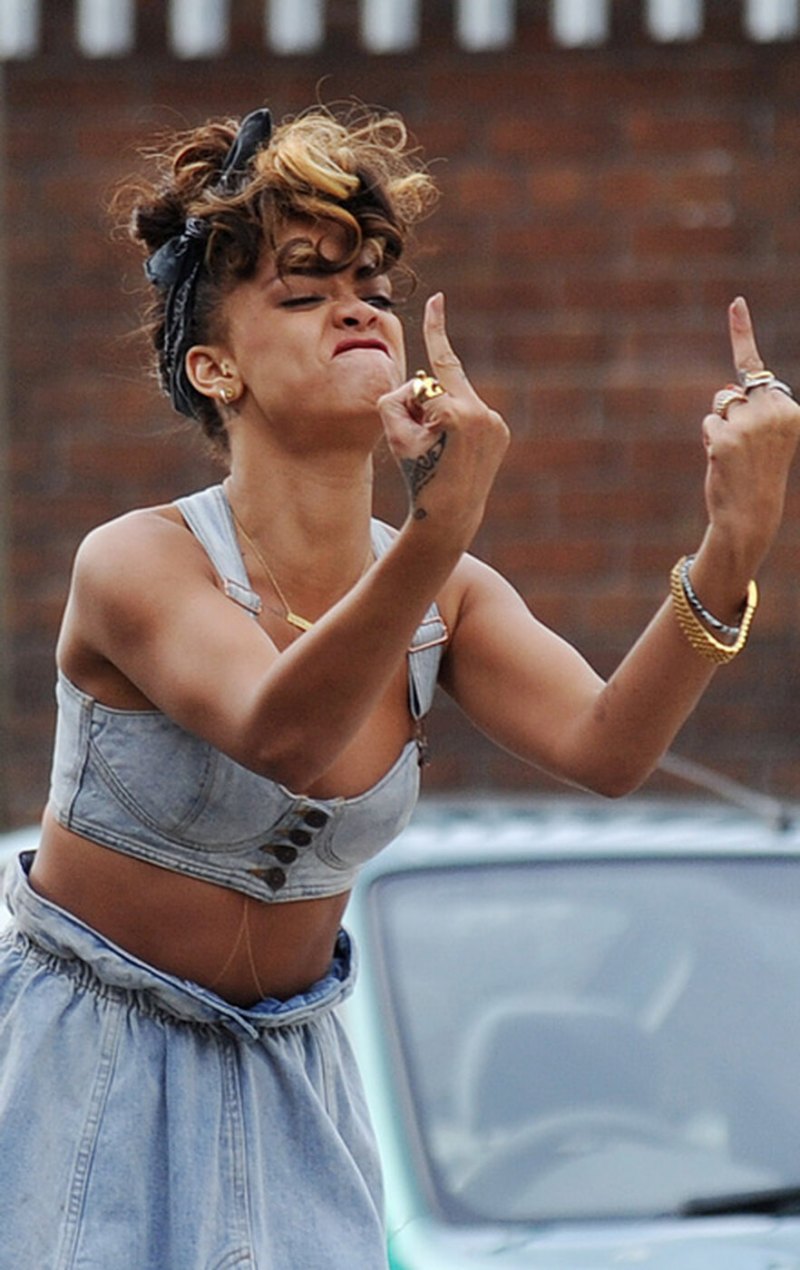 Показывает фак