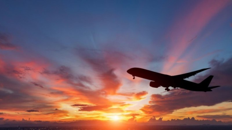 Boeing 747 на закате