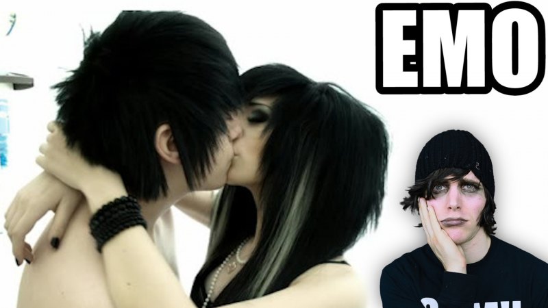 Скелет в кепке с сигаретой