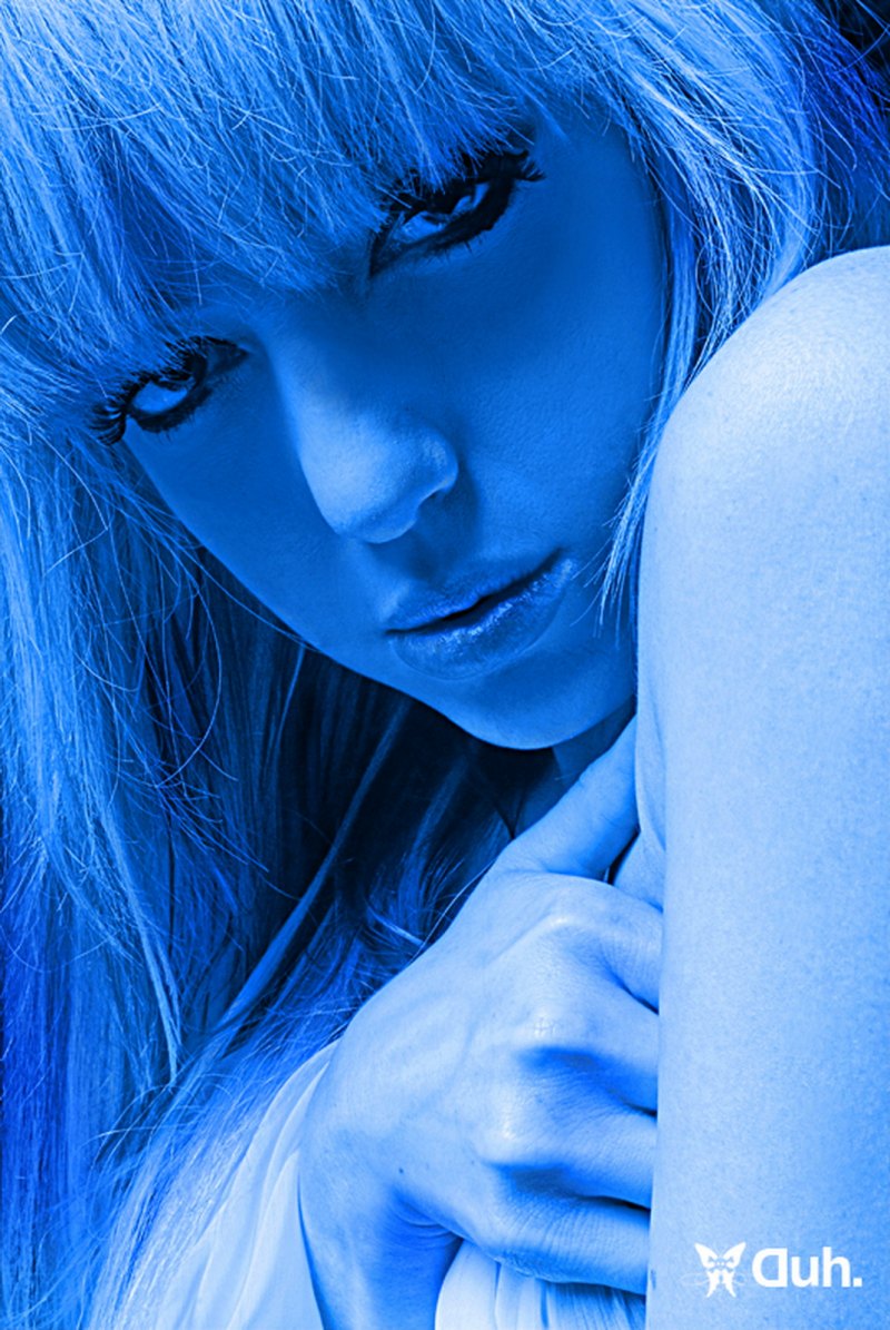 Синяя девочка
