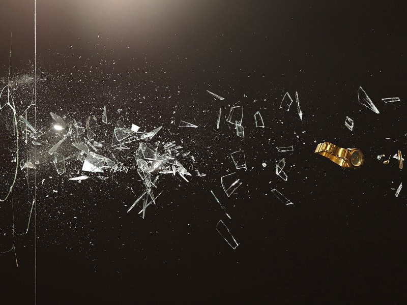 Взрыв стекла