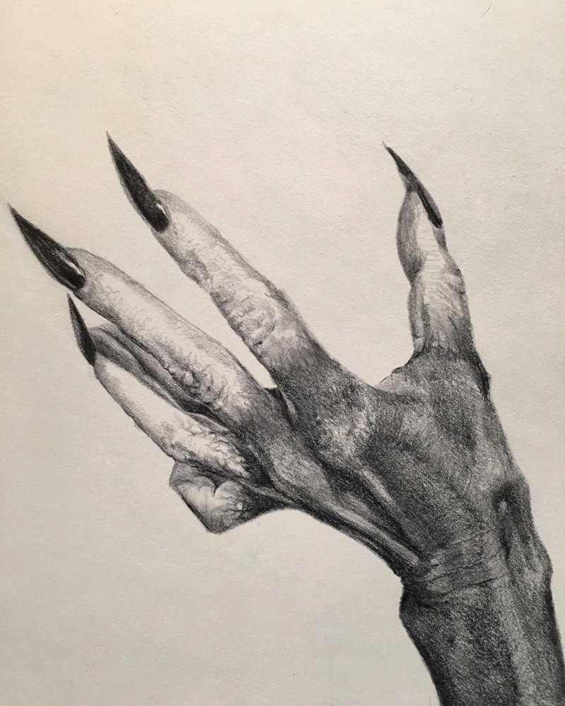 Красные руки с когтями