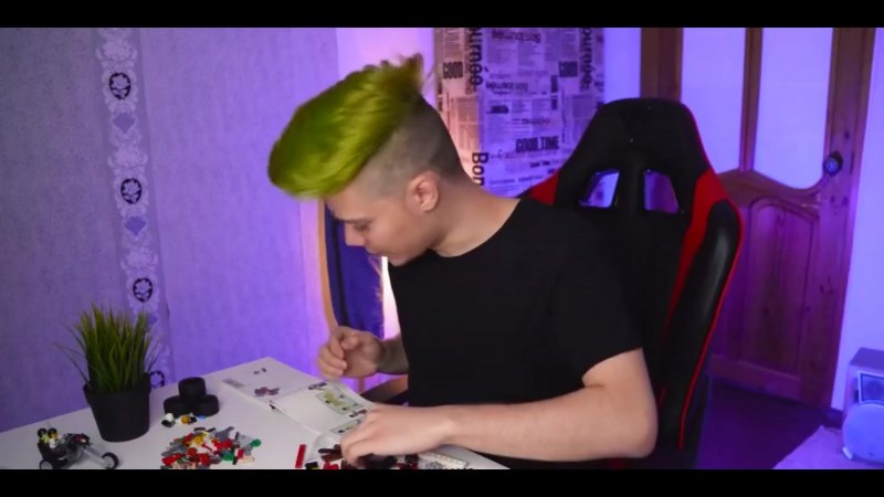 Блоггер Миллс Кел