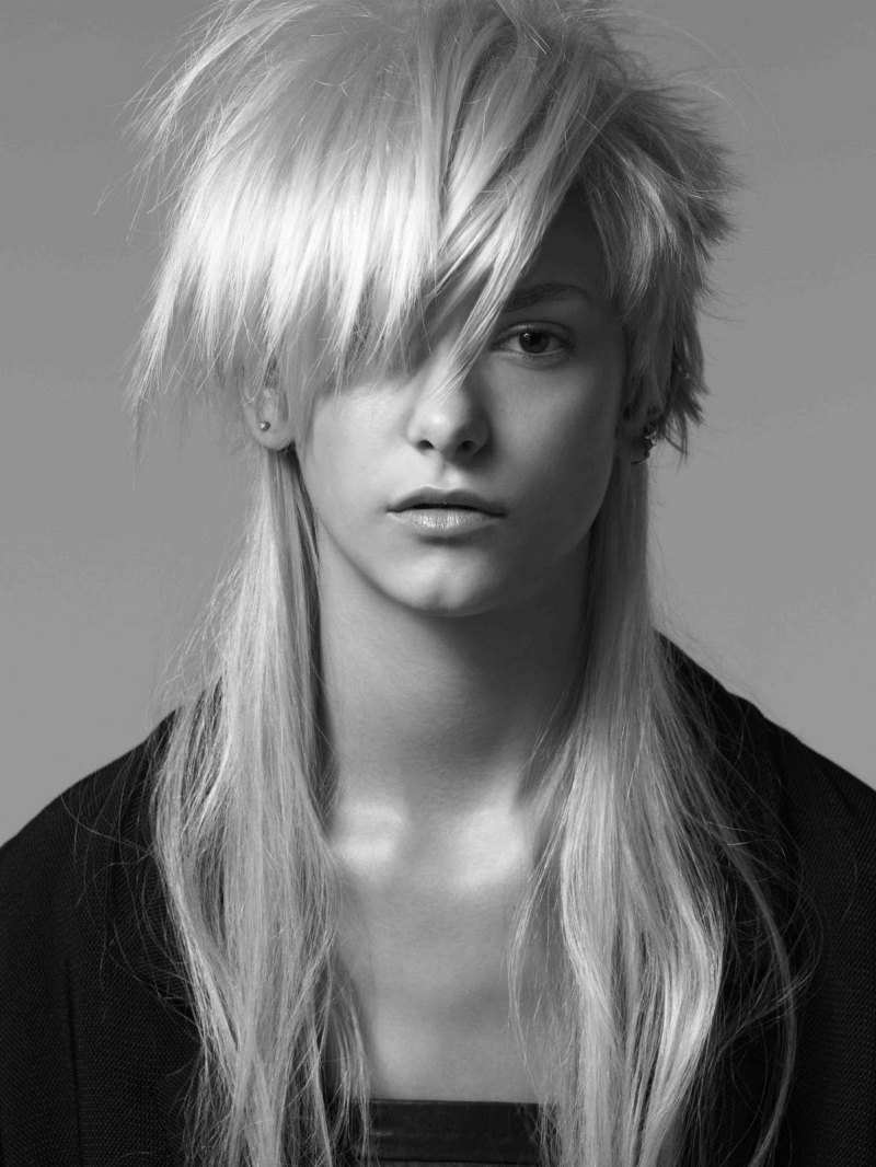 Модель Тейт Хьюджес Гежер.