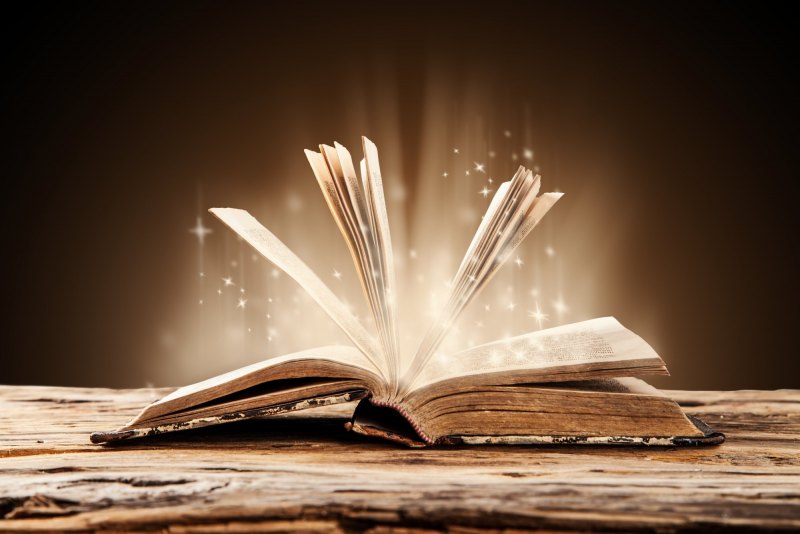 Красивая раскрытая книга