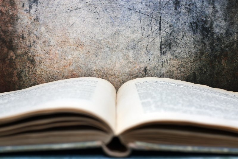 Открытая книга фон