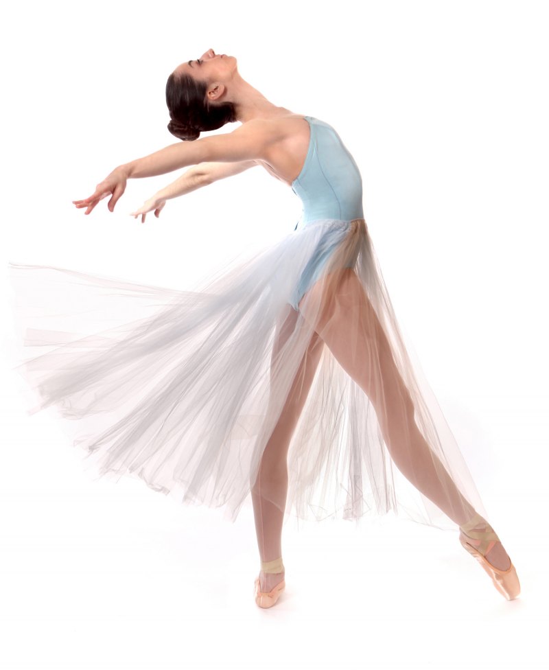 Балеринка на белом фоне