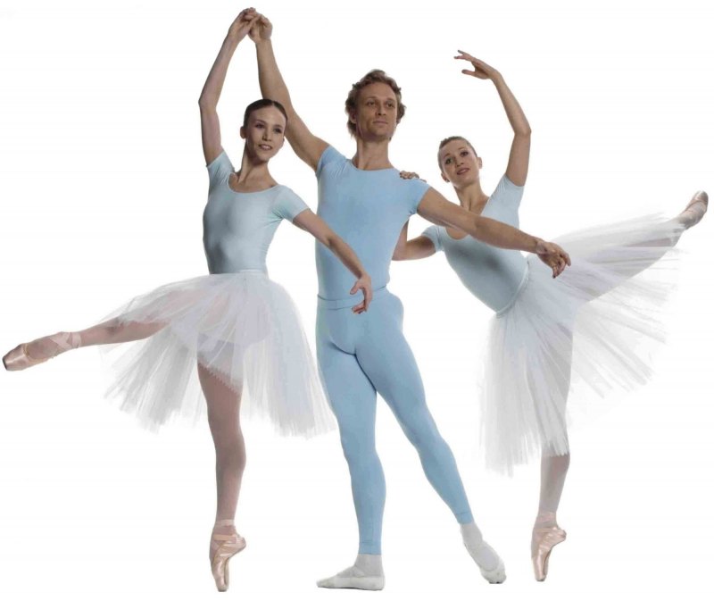 Балет на белом фоне