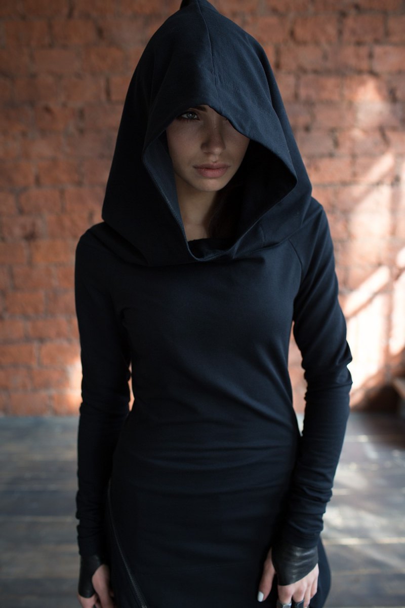 Кофта с большим капюшоном