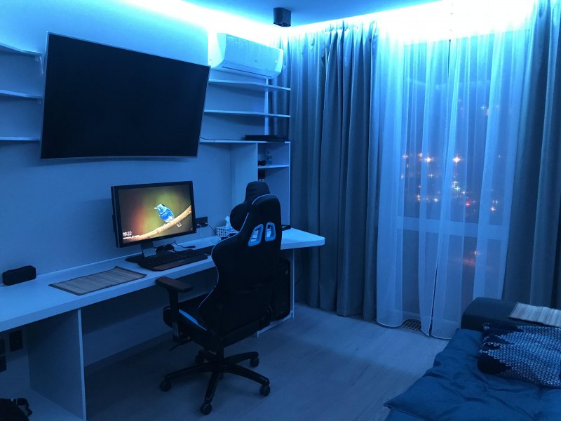 Неоновая комната геймерская
