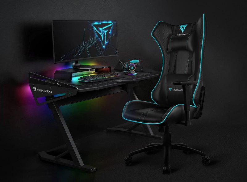 Белая геймерская комната