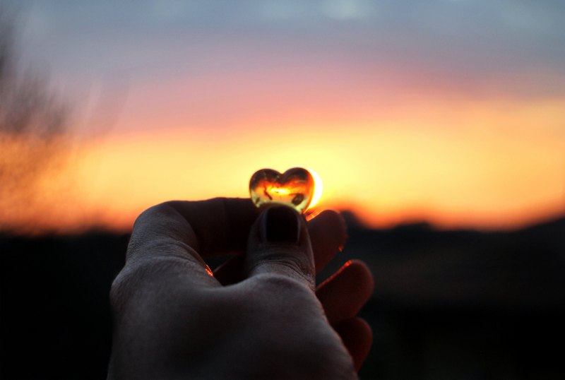 Девушка рассвет горы