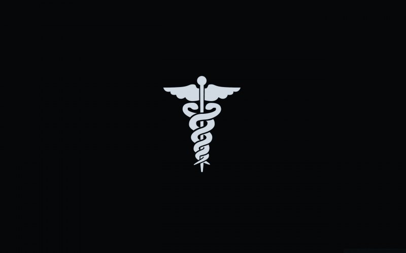 Знак медицинский на темном фоне