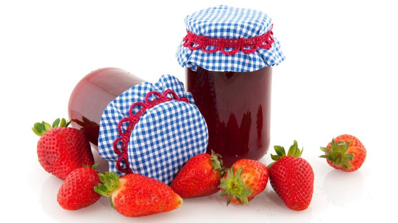 Банка клубничного варенья