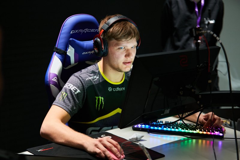 Александр s1mple Костылев