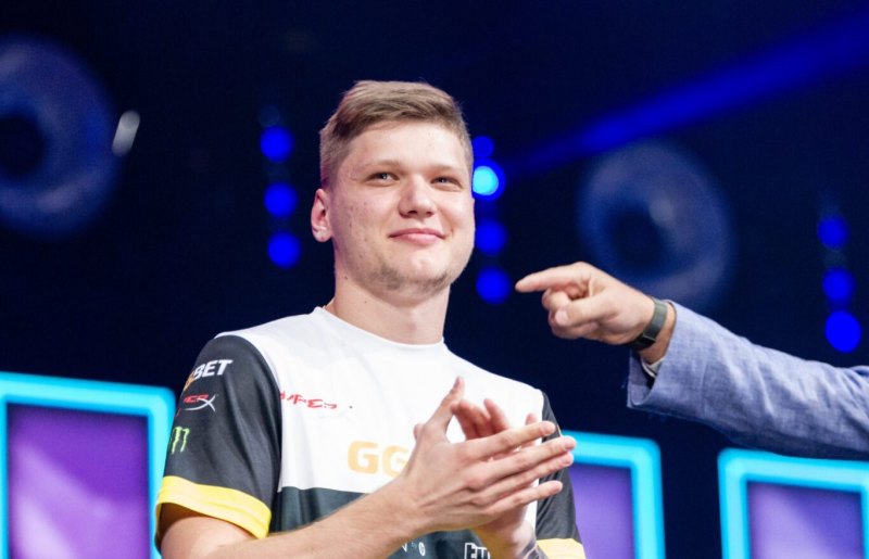 Александр s1mple Костылев