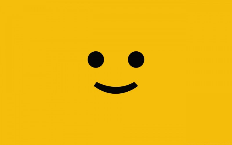 Смайлик на желтом фоне