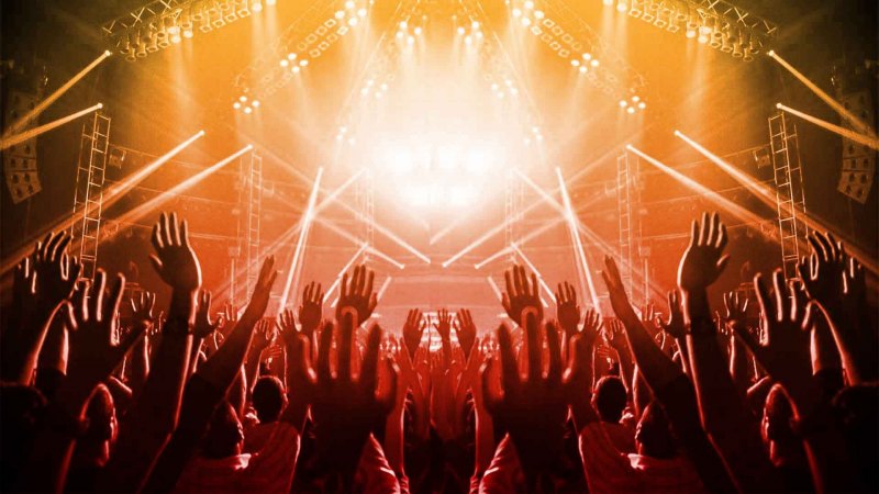 Рок концерт сцена