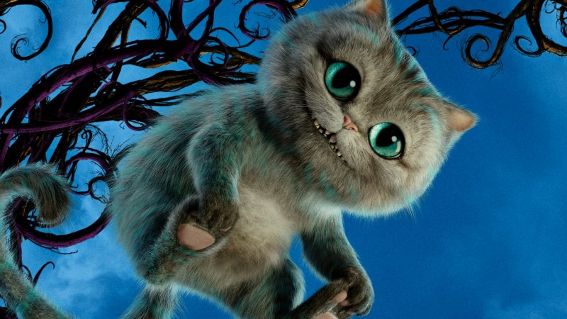 Чеширский кот из Алисы в стране чудес улыбается