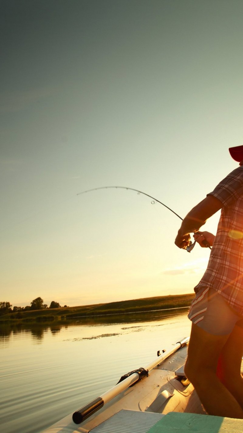 Рыбак со спины