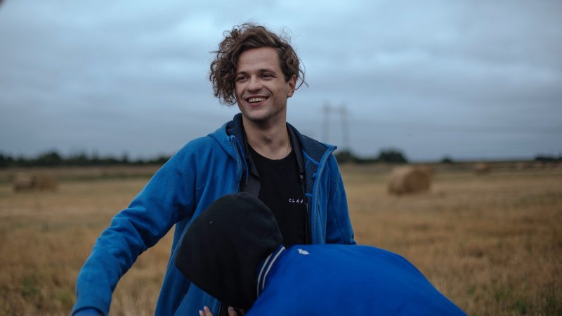 Олег ЛСП кудрявый