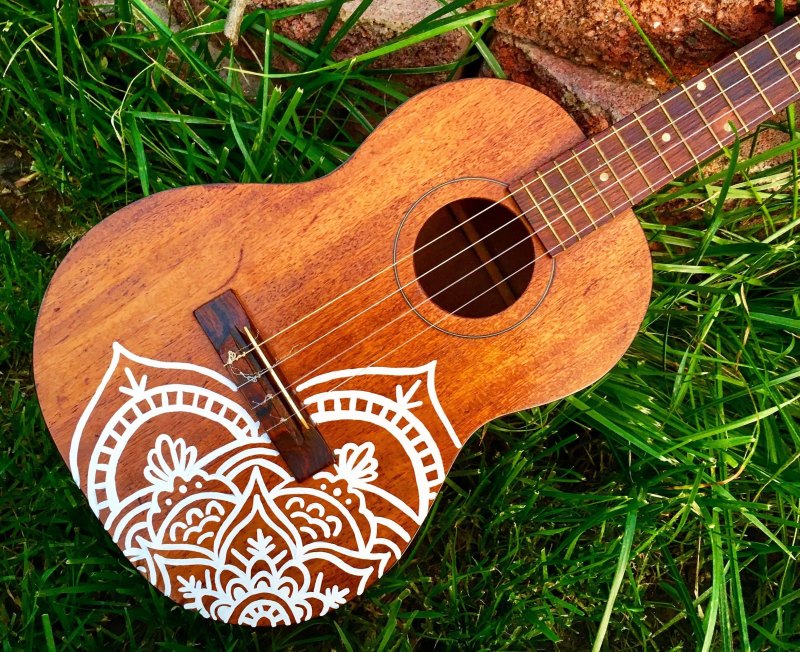 Разрисованная гитара