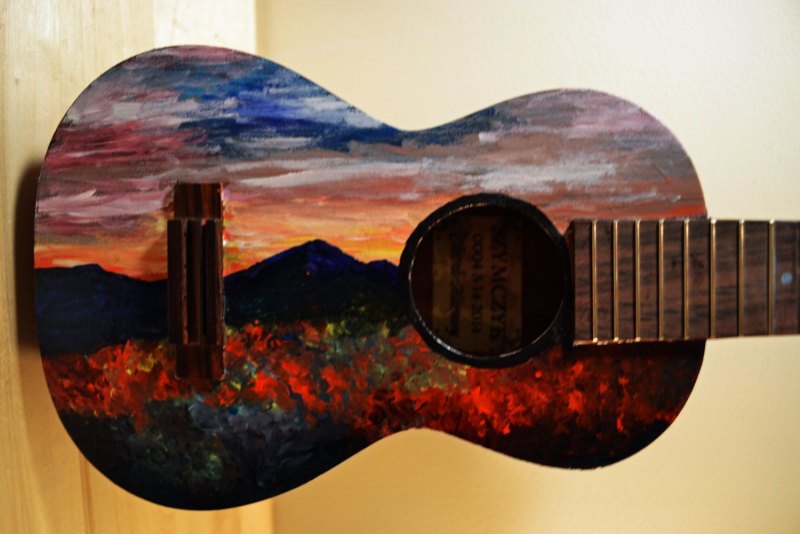 Разрисованная гитара