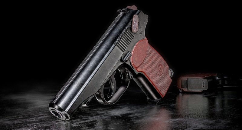 Пистолет ТТ (Тульский Токарева) на белом