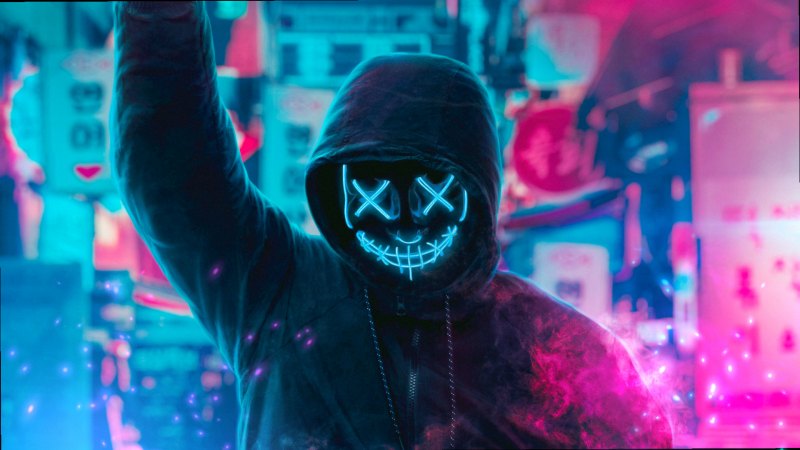 Люди в неоновых масках