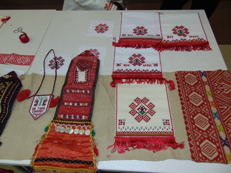 Геометрический Марийский орнамент