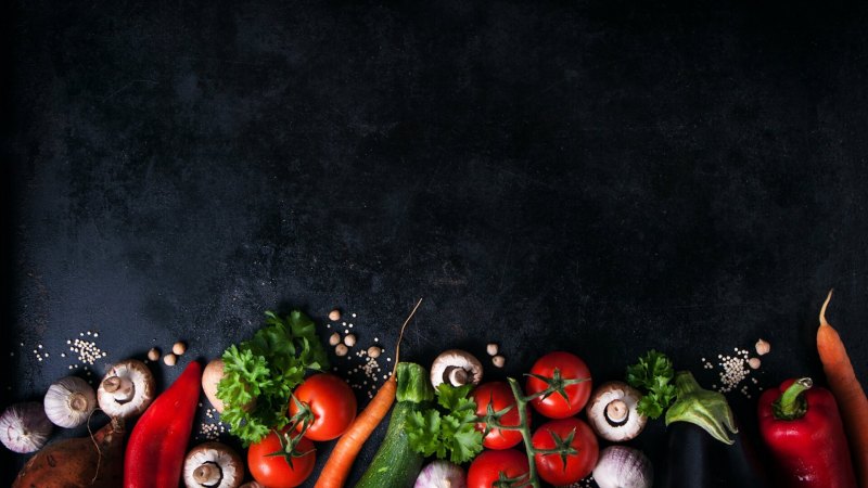 Продукты на темном фоне