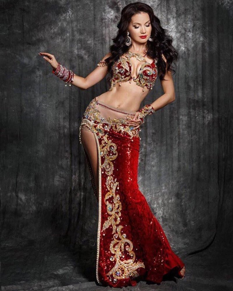 Танцовщица беллиданс