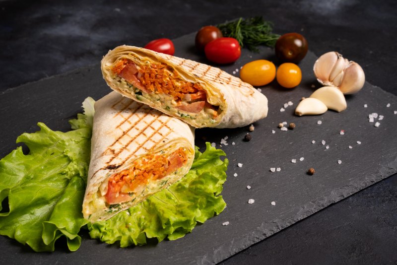 Шаурма на черном фоне