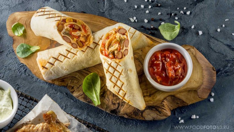 Шашлык на черном фоне