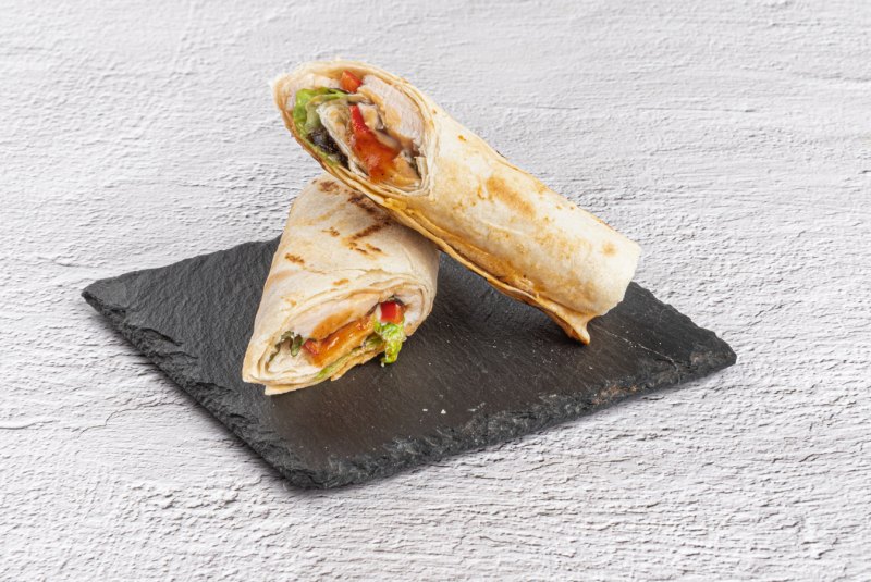 Шаурма на темном фоне