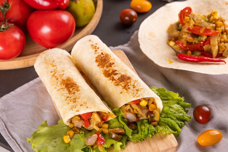 Мексиканский стол с едой