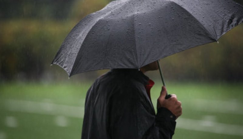 Зонтик под дождем