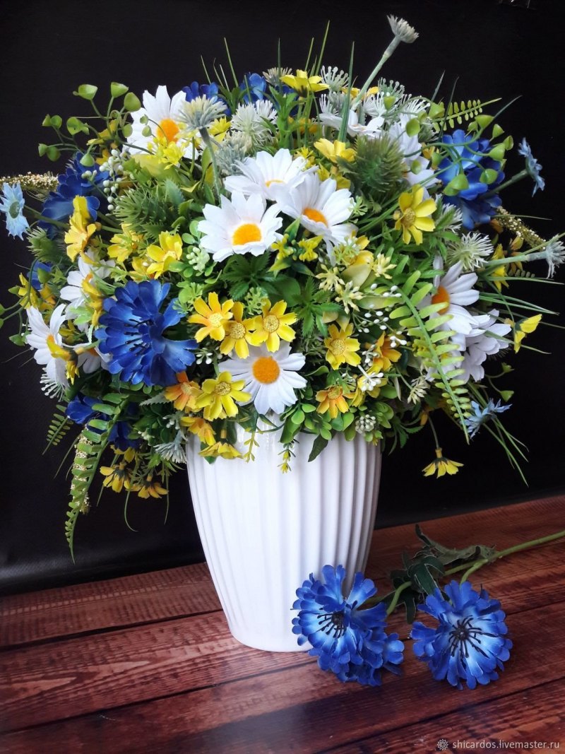 Ромашки и васильки