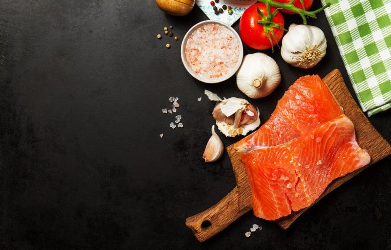 Продукты на темном фоне