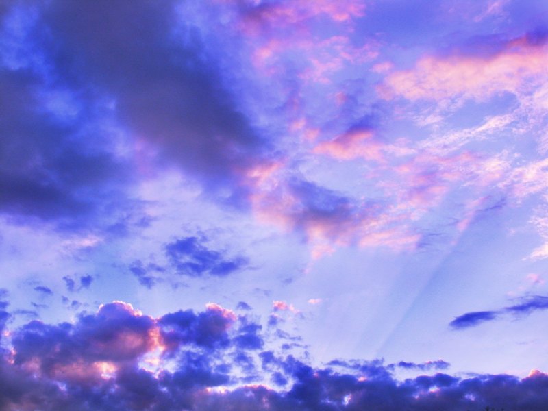Фиолетово голубое небо