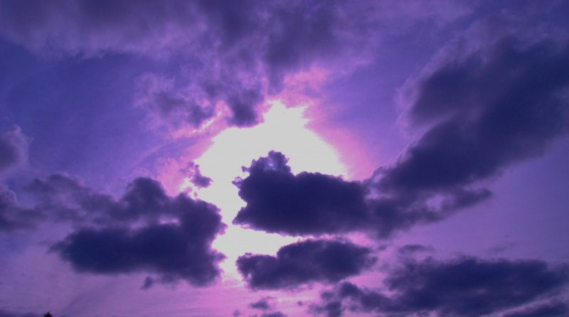 Фиолетовые облака фон