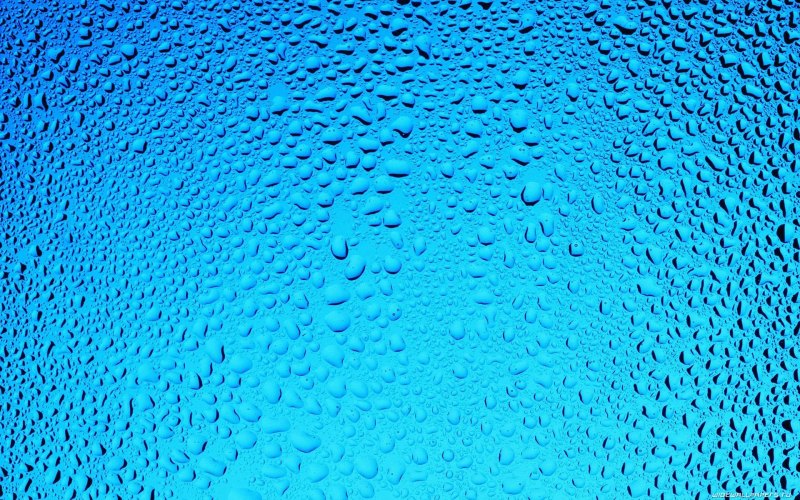 Капли воды на стекле