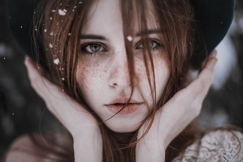 Бледная девушка