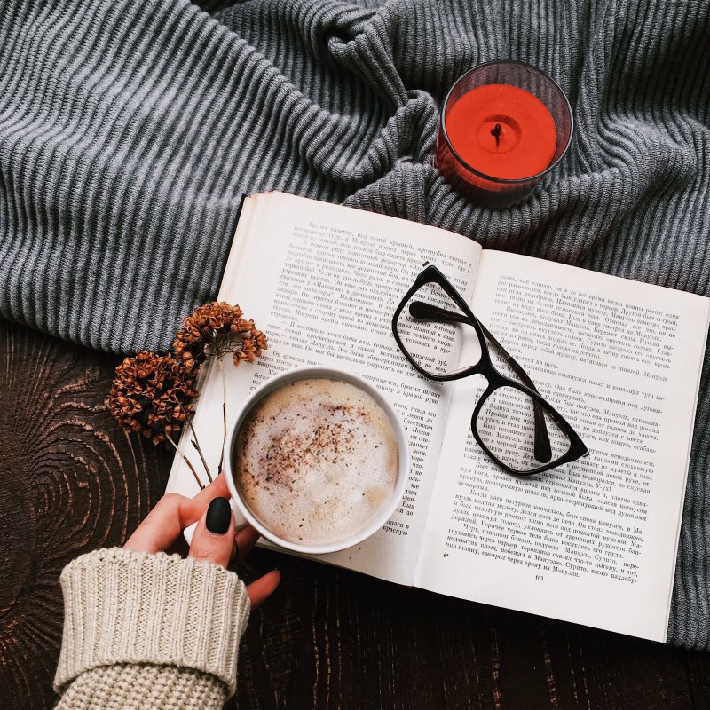 Книги Эстетика коричневый