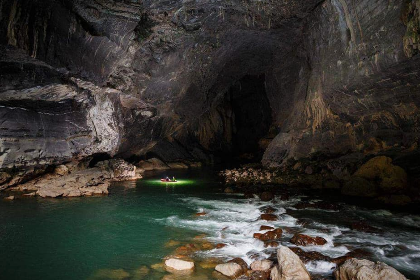 Aza cave. Пещера Морганс-Кейв. Пещера тхамхоун Лаос. Минеральные подземные воды. Пещера Лос-Тайос.