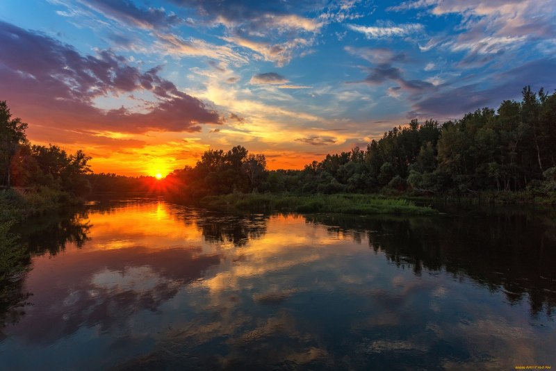 Закат на реке