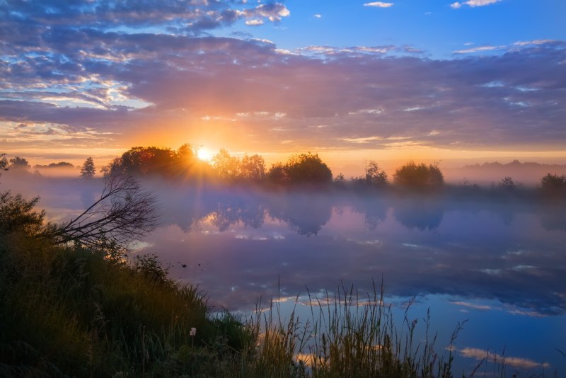 Рассвет на реке
