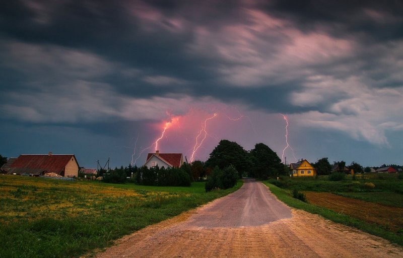 Перед грозой в деревне