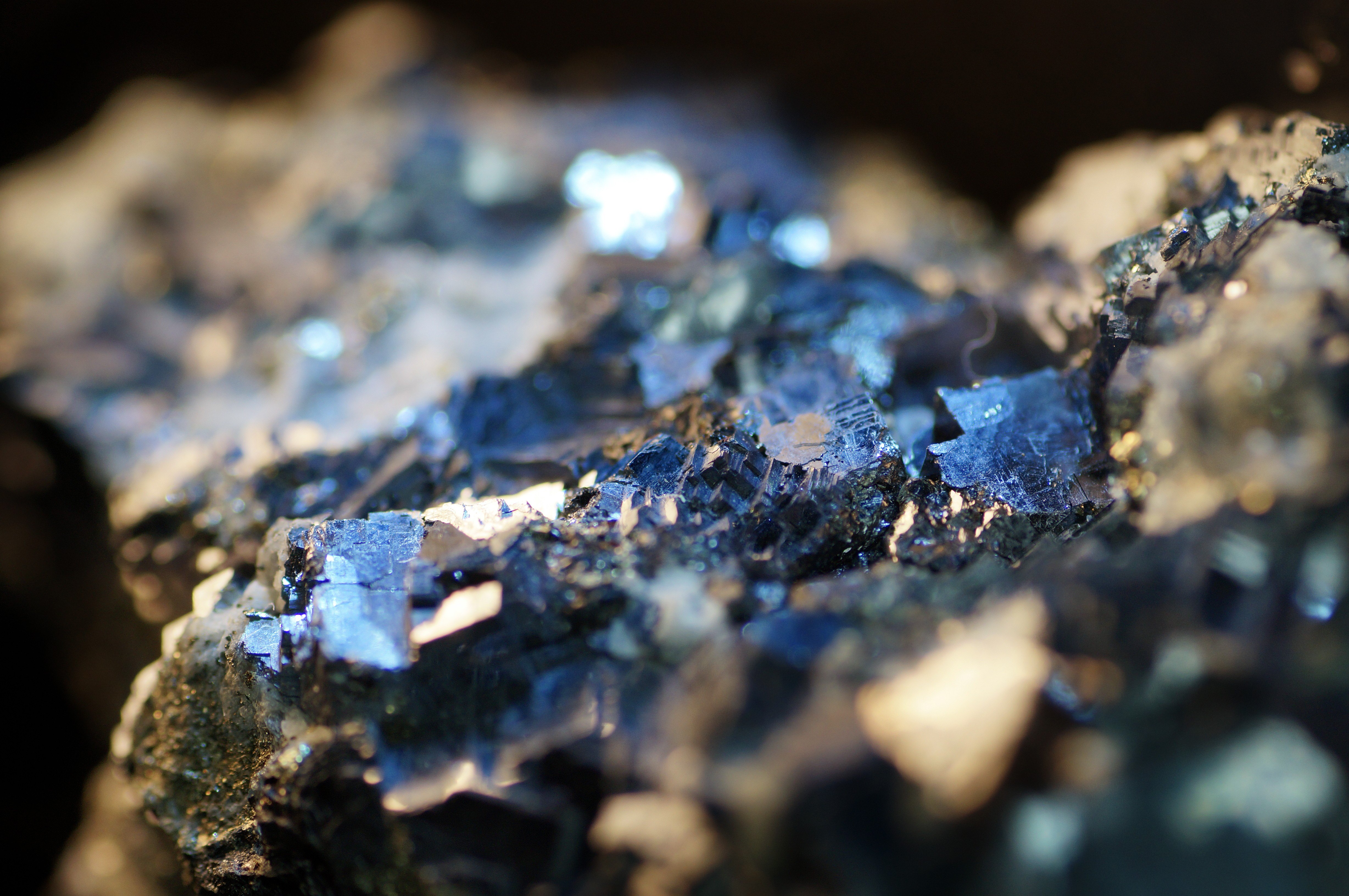 Металл это природный ресурс. Минеральные руды. Минеральное сырье. Полезные ископаемые. Минералы Макросъемка.